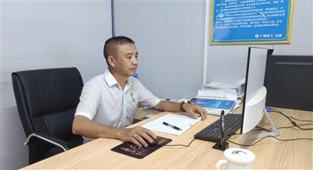 ��������һ�ȡ��м�ʹ������ģ������ƽ�������徲����������Ա��