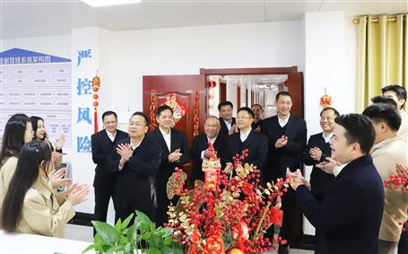 �����󼪣��´��ϰ����չ�˾����ף���ľ�ͷ